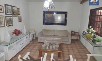 Imagem 2: Casa com 200m² de área construída e 350m² de área total, 2 anexos, 4 quartos, à venda, po