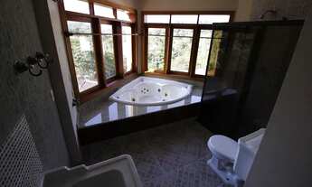 Imagem 7: Imóvel à Venda com Quatro Suítes e Salão de Jogos