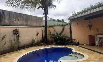 Imagem 3: Ótimo sobrado em Vinhedo, para venda ou locação em um belo condomínio com muito verde