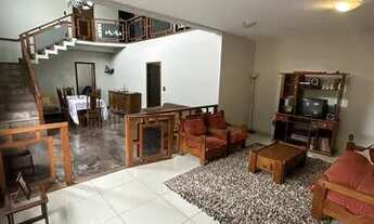 Imagem 1: Casa para venda possui 380 metros quadrados com 4 quartos em Santa Amélia - Belo Horizonte