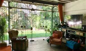 Imagem 3: Alto de Pinheiros; casa térrea; 790m² AT e 450 m² AC, Zona Corredor-1 (ZCOR-1). NR1-5