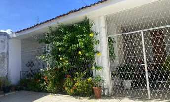 Imagem: Casa ampla com quintal para piscina