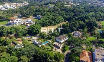 Imagem: Terreno em declive no Condomínio Village