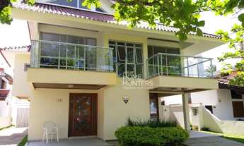 Imagem: Casa com 7 dormitórios a 50 metros da praia