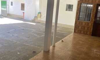 Imagem 4: Casa com 2 quartos, sala, 2 banheiros, cozinha, área de serviço, área externa com garagem