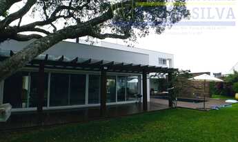 Imagem 3: Belíssima casa em condomínio fechado, 3 suítes, dependência, piscina, 2 terrenos. R$-2.200