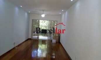 Imagem 2: Colado ao metrô Saens Pena