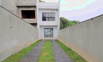 Imagem: Sobrado com amplo espaço aos fundos e porão!