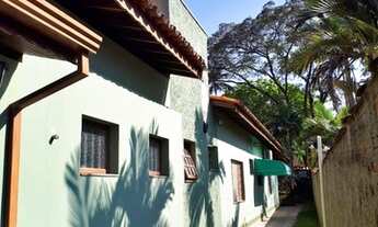 Imagem 3: Linda casa colonial com 3 Suítes ,Piscina, Spa Jaccuzzi, Área de Churrasco com conjunto de