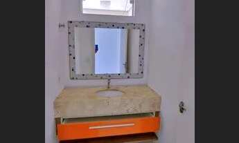 Imagem 6: São 3 dormitórios com ar condicionado, sendo 1 suíte com varanda, lustres e armários,Sala