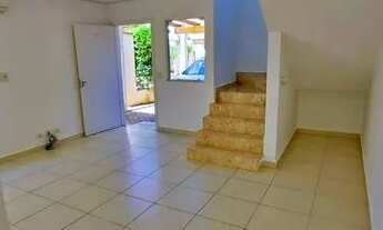 Imagem 7: São 3 dormitórios com ar condicionado, sendo 1 suíte com varanda, lustres e armários,Sala