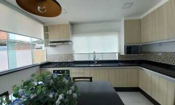 Imagem 3: Casa de condomínio para venda possui 220 metros quadrados com 4 quartos