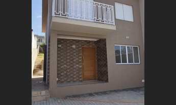 Imagem: Sobrado com muito quintal e vista para Pedra