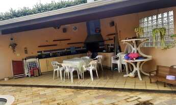 Imagem 4: Ótimo sobrado em Vinhedo, para venda ou locação em um belo condomínio com muito verde