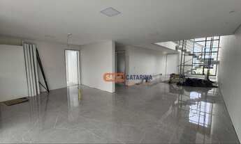 Imagem 3: Esplêndida casa no condomínio Caledônia, 280 m² por R$ 2.800.000 Camboriú/SC