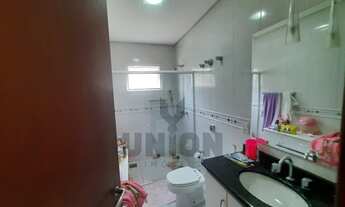 Imagem 6: Ótimo sobrado em Vinhedo, para venda ou locação em um belo condomínio com muito verde