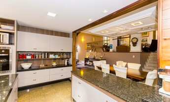 Imagem 6: Casa de condomínio para venda possui 360 metros quadrados com 5 quartos