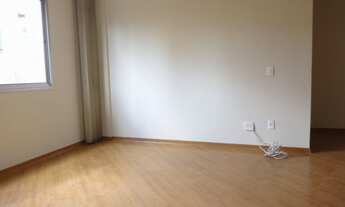 Imagem 2: Apto amplo, iluminado, com armários! Ótima localização!