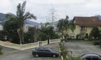 Imagem 3: Casa em condomínio com 3 quartos sendo um suíte na Cascata Guarani - Teresópolis - R.J