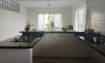 Imagem 4: Casa de condomínio sobrado para aluguel possui 300 metros quadrados com 3 quartos