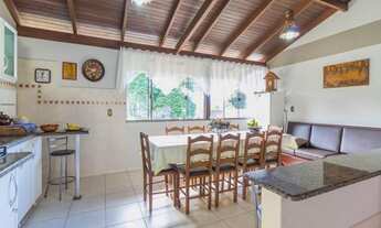 Imagem 4: Casa ampla com 6 dormitórios no início do bairro Água Verde