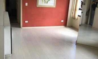 Imagem: 01 quarto, com armários, 01 vaga e piscina