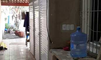 Imagem 6: Casa com 2 quartos sendo 1 suíte, com uma edícula com quarto e cozinha