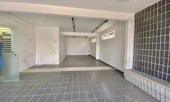 Imagem 5: Prédio comercial enfrente ao novo viaduto do Tabuleiro