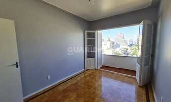 Imagem: Apartamento reformado, em andar alto, de