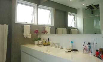 Imagem 4: Alto luxo com alta segurança - centro terreno - Carro na porta da recepção - Vista panorâm