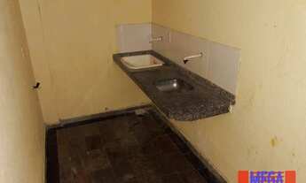 Imagem 3: Apartamento com 2 dormitórios para alugar, 50 m² por R$ 550,00/mês - Jóquei Clube - Fortal