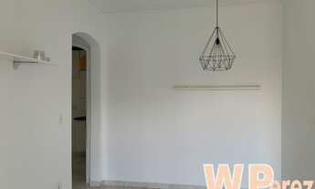 Imagem 5: COMPACTO E CHARMOSO - Apartamento 1 dormitório com armários embutidos, varanda na sala,