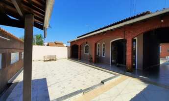 Imagem 2: Casa com piscina para venda no Jardim Aruan em Caraguatatuba