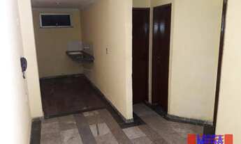 Imagem 2: Apartamento com 2 dormitórios para alugar, 50 m² por R$ 550,00/mês - Jóquei Clube - Fortal