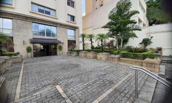 Imagem 3: AP de alto padrão com 310 m² úteis repleto de armários e 2 vagas. Para venda ou locação mo