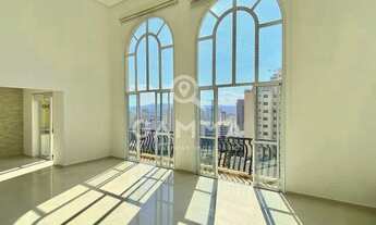 Imagem 7: Incrível cobertura com pé direito alto e vista aberta