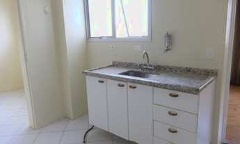 Imagem 5: Apto amplo, iluminado, com armários! Ótima localização!