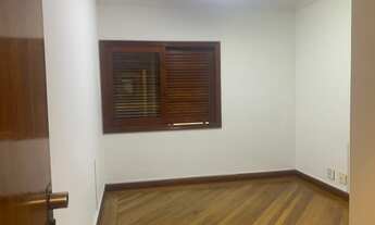 Imagem 6: Casa de Alto padrão na Vila Madalena com 3 andares, com closet e varanda