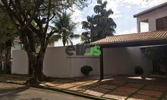 Imagem 2: Casa com 03 suítes, piscina e churrasqueira, com 02 terrenos, à venda por R$ 2.200.000,00