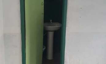 Imagem 2: Aluga apto. 1 cômodo+WC interno. R$ 350.00