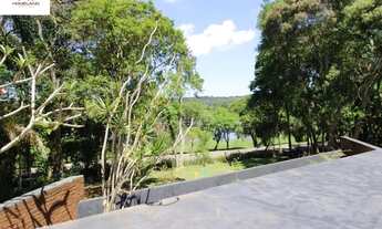 Imagem 3: Imóvel à Venda com Quatro Suítes e Vista Privilegiada para o Lago