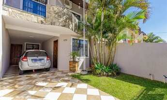 Imagem 2: Sobrado no Bairro Xaxim, 3 quartos, suíte com hidromassagem, churrasqueira, 2 vagas, 160m²