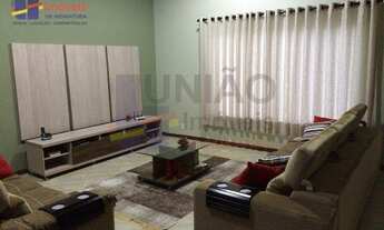 Imagem 3: Condomínio Fechado-Excelente Sobrado, 03 dormitórios com ar condicionado e armários (sendo