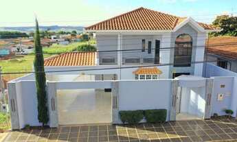 Imagem: Vende-se belíssimo sobrado, muito bem localizado