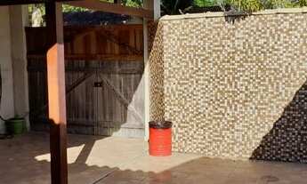 Imagem 4: Casa com 2 quartos sendo 1 suíte, com uma edícula com quarto e cozinha