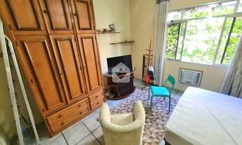 Imagem 2: Sala e quarto mobiliado em excelente rua de Copacabana