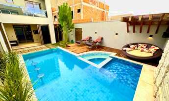 Imagem 2: Condomínio Florais Itália, 4 suítes, 450 m2 de área construída, energia solar produzindo 1