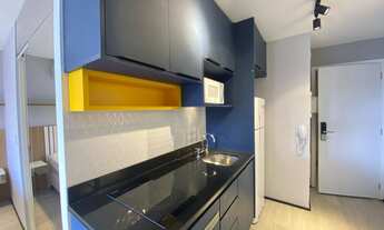 Imagem: Studio Moderno na porta do metrô Campo