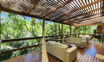 Imagem: Casa de condomínio em meio a natureza com