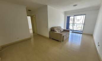 Imagem 7: Em frente ao Shopping Curitiba